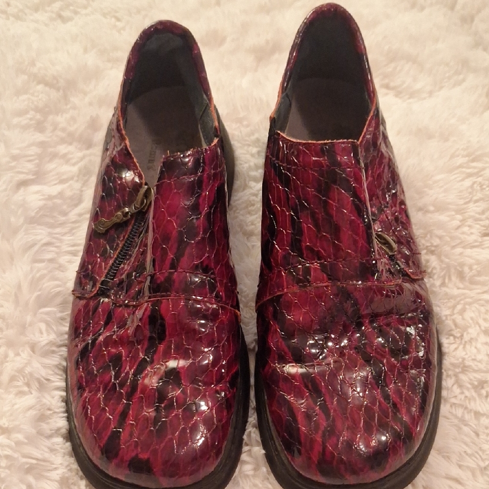 SALE Helle Romus Red Snake Print Women's Loafers Size 39 Made in Spain - Picture 2 of 9